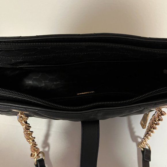 ALDO WOMEN'S BLACK QUILTED, BUCKLED, GOLD HARDWARE/CHAINED HANDBAG/Pre-owned - Picture 3 of 7